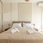 Christina\'S Cozy Apartment Near The Airport